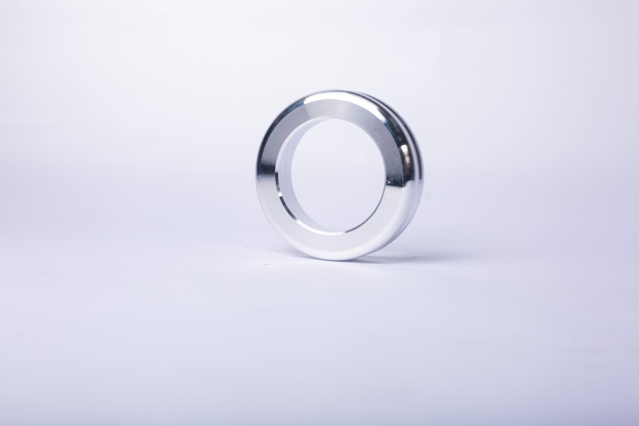 What is the weight-to-strength ratio of aerospace aluminum extrusion compared to other materials?